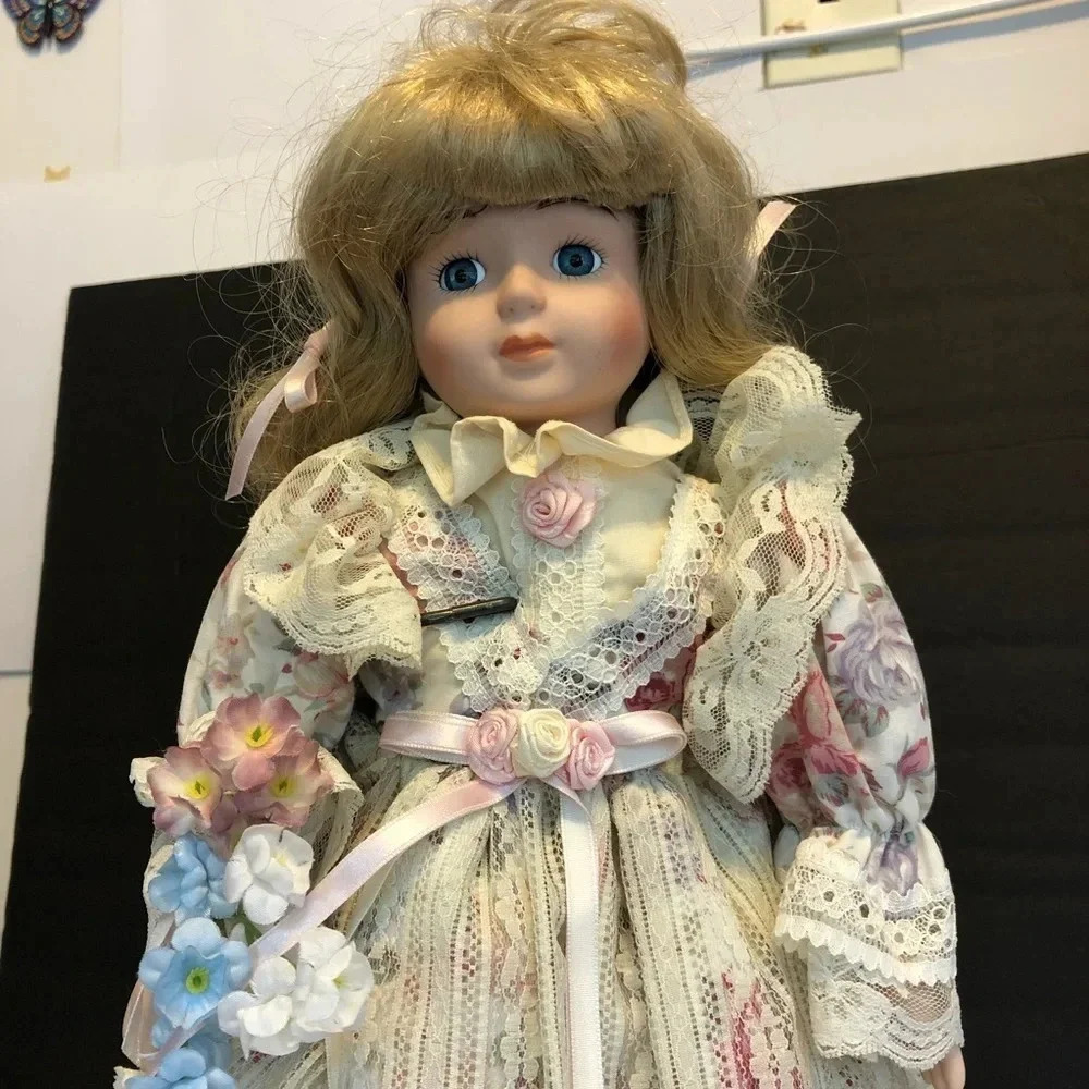 Vintage doll - Picture 6 of 8